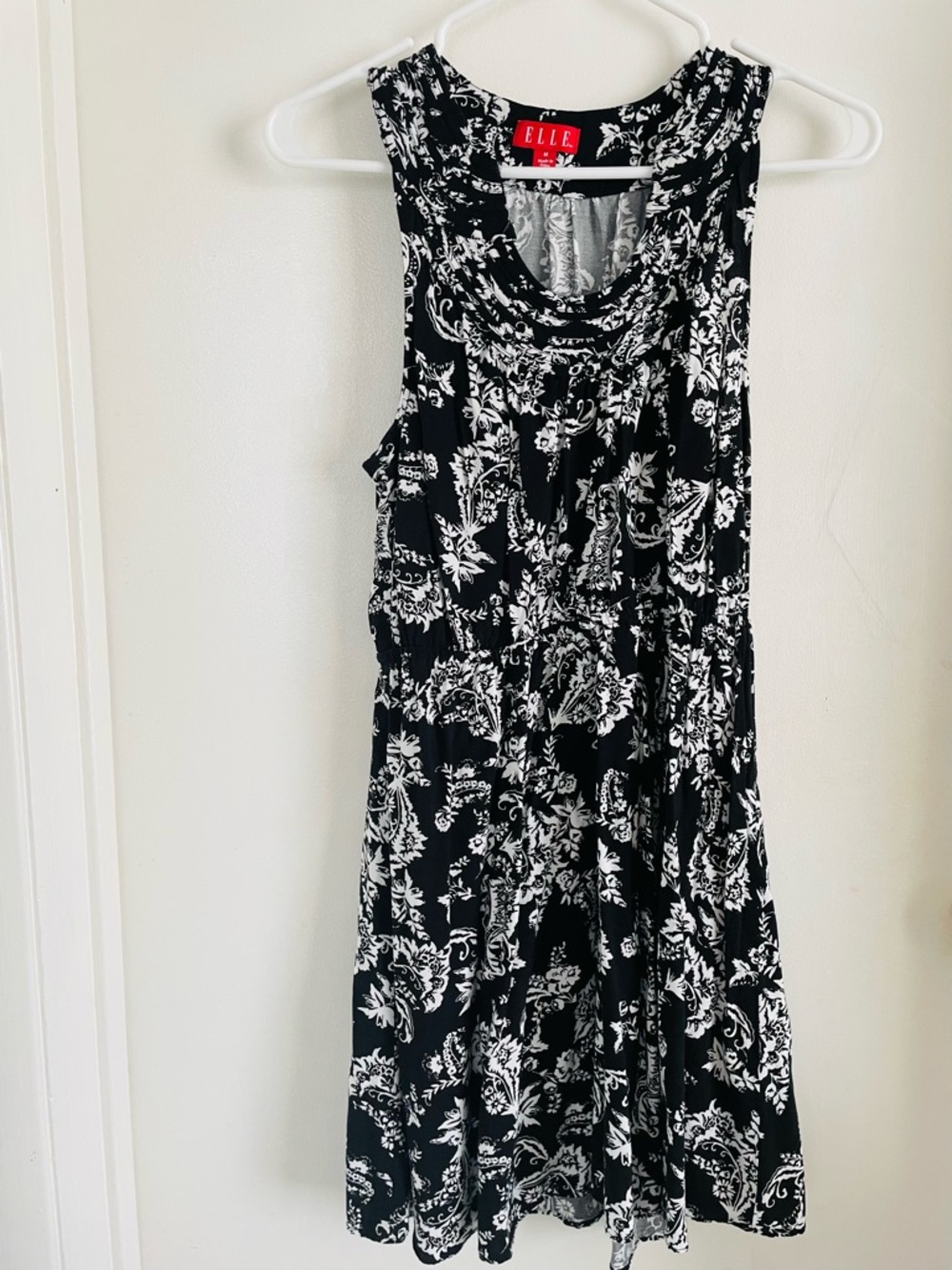 Elle Black & White Floral-Print Sleeveless Midi Dress